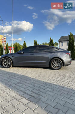 Седан Tesla Model 3 2022 в 