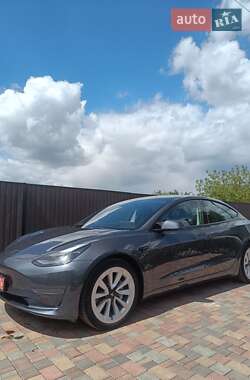 Седан Tesla Model 3 2022 в 