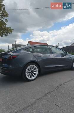 Седан Tesla Model 3 2022 в 