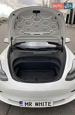 Седан Tesla Model 3 2022 в 