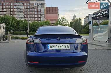 Седан Tesla Model 3 2022 в 