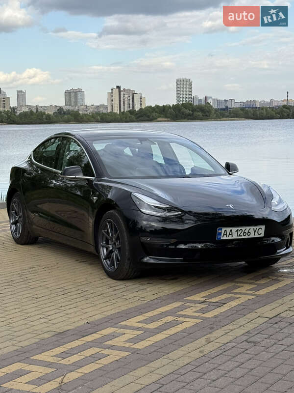 Tesla Model 3 2019