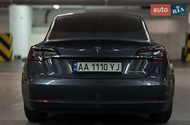 Седан Tesla Model 3 2022 в 