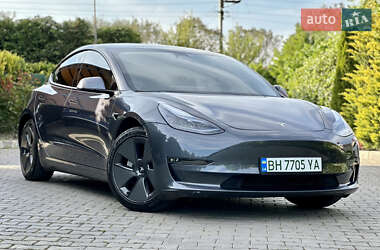 Седан Tesla Model 3 2021 в 