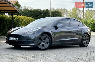 Седан Tesla Model 3 2021 в 