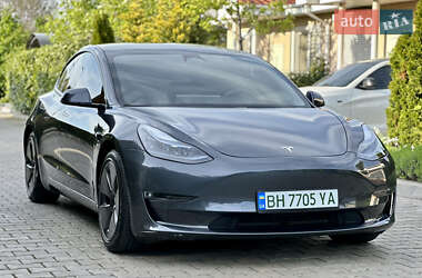 Седан Tesla Model 3 2021 в 