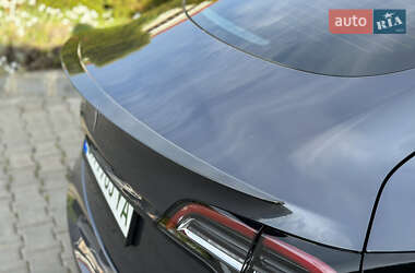 Седан Tesla Model 3 2021 в 