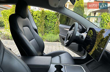 Седан Tesla Model 3 2021 в 