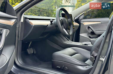 Седан Tesla Model 3 2021 в 