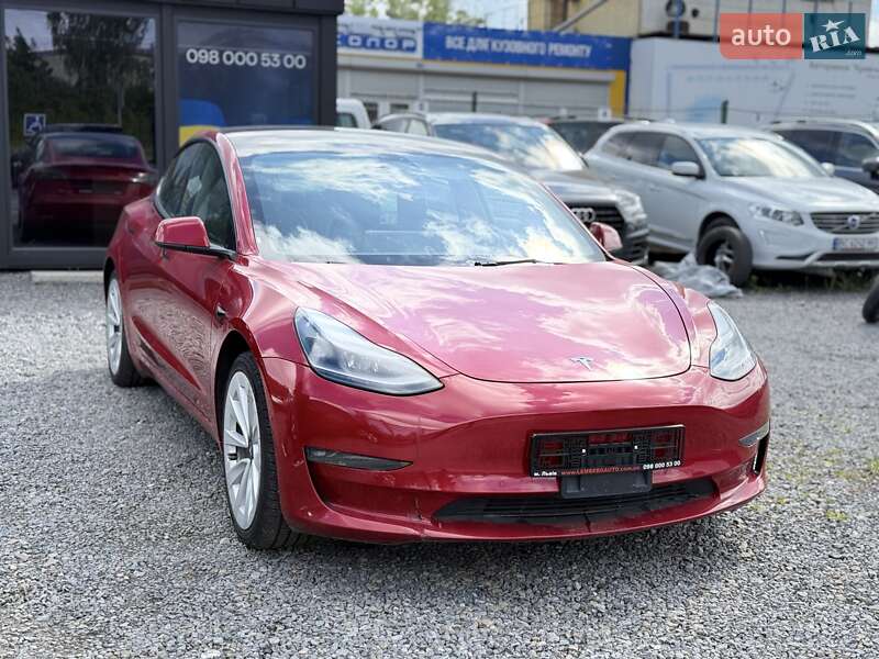 Седан Tesla Model 3 2022 в Львове