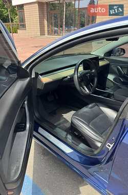 Седан Tesla Model 3 2019 в 