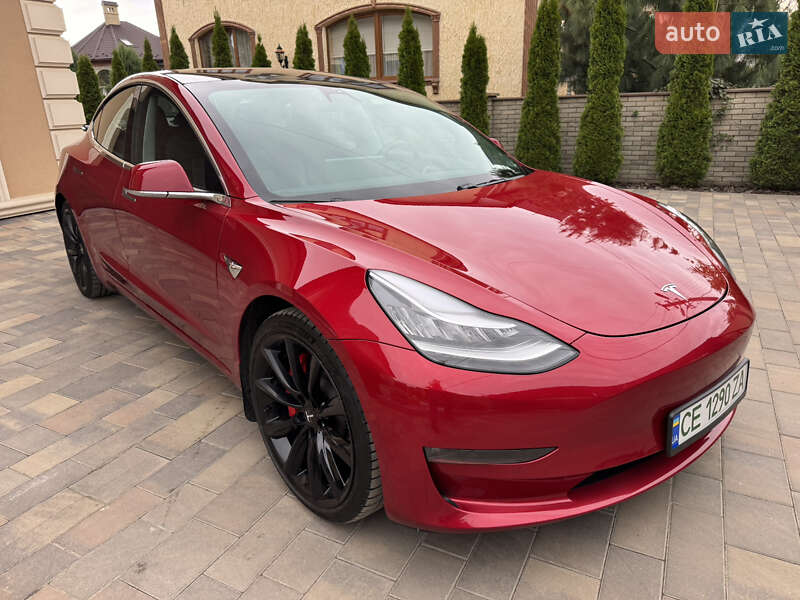 Седан Tesla Model 3 2019 в Черновцах