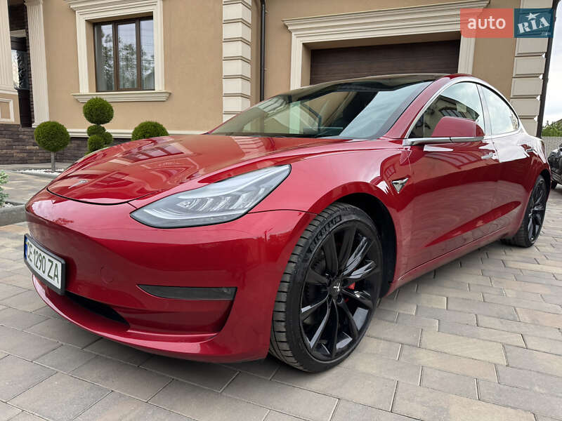 Седан Tesla Model 3 2019 в Черновцах
