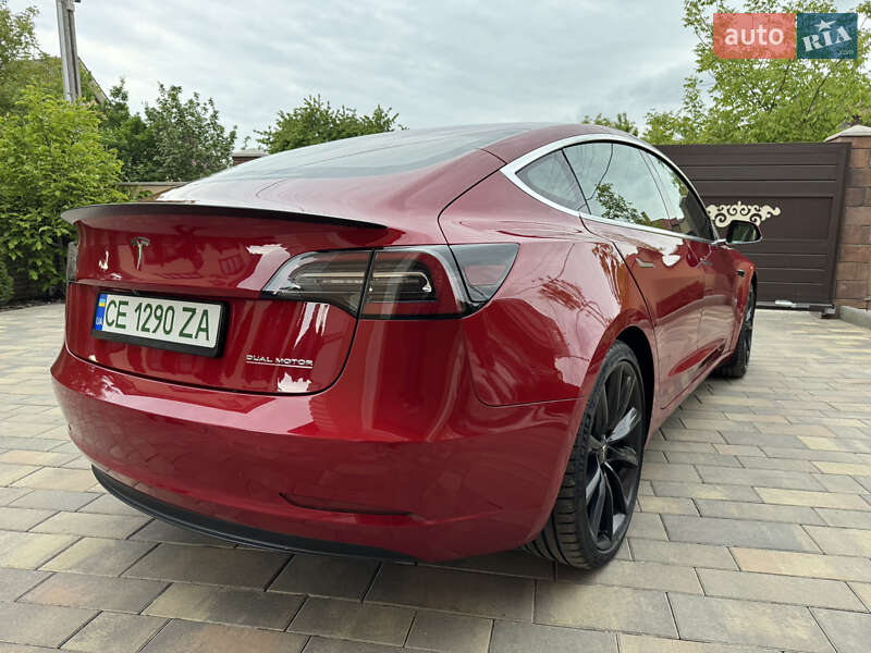 Седан Tesla Model 3 2019 в Черновцах