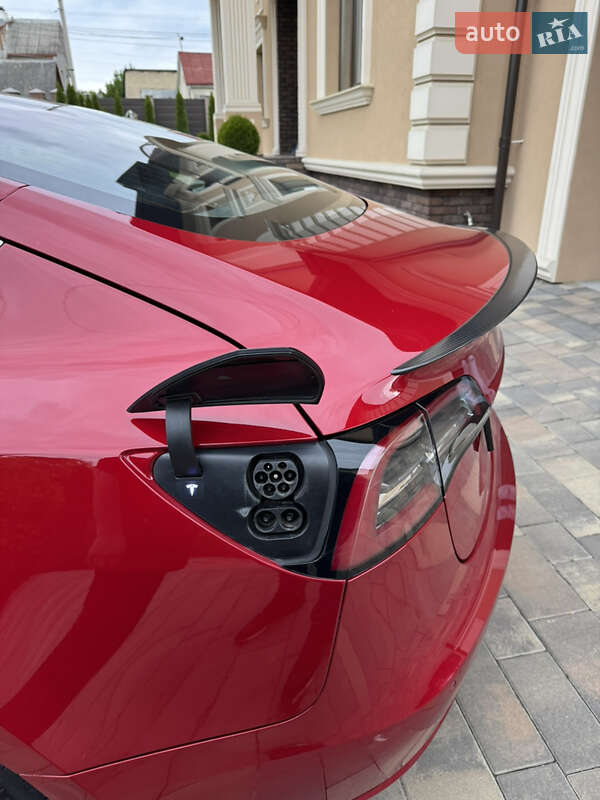 Седан Tesla Model 3 2019 в Черновцах