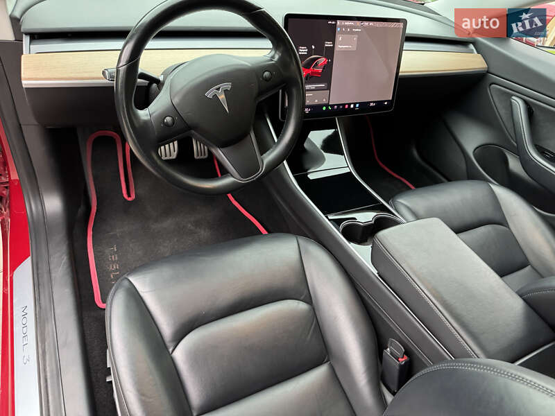 Седан Tesla Model 3 2019 в Черновцах