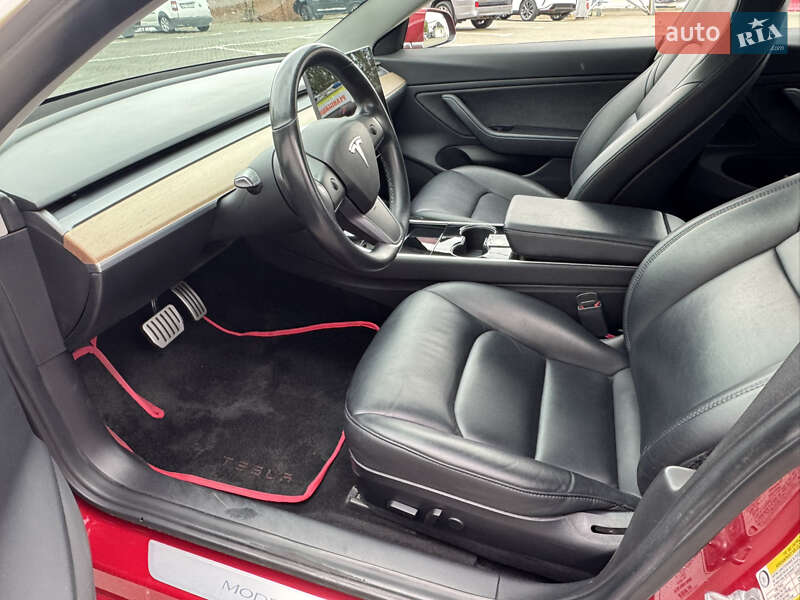 Седан Tesla Model 3 2019 в Черновцах