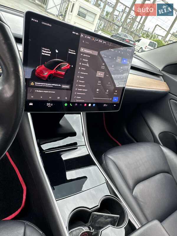 Седан Tesla Model 3 2019 в Черновцах