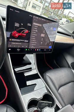 Седан Tesla Model 3 2019 в 