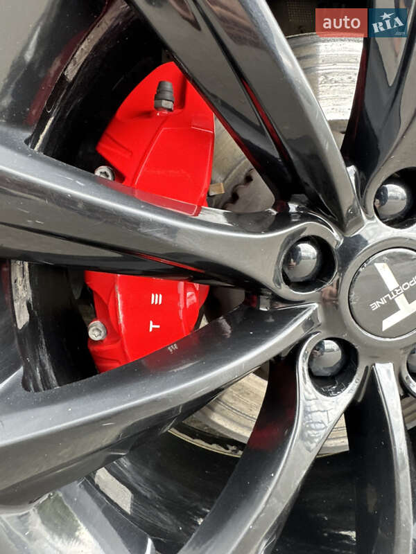 Седан Tesla Model 3 2019 в Черновцах