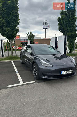 Седан Tesla Model 3 2022 в 