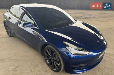 Седан Tesla Model 3 2020 в 