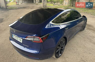 Седан Tesla Model 3 2020 в 