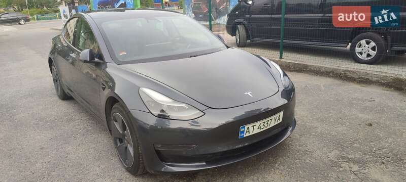 Седан Tesla Model 3 2021 в Надворной