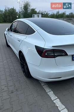 Седан Tesla Model 3 2020 в 