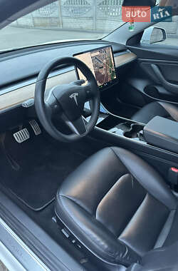 Седан Tesla Model 3 2020 в 