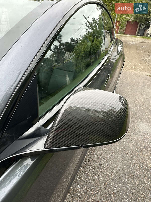 Седан Tesla Model 3 2018 в Черновцах