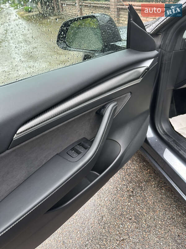 Седан Tesla Model 3 2018 в Черновцах
