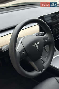 Седан Tesla Model 3 2021 в 