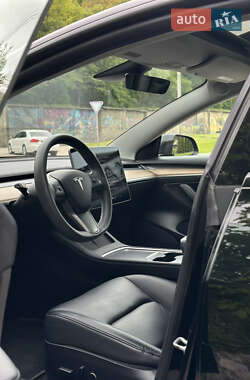 Седан Tesla Model 3 2021 в 