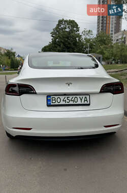 Седан Tesla Model 3 2021 в 