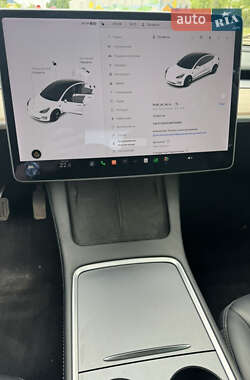 Седан Tesla Model 3 2021 в 