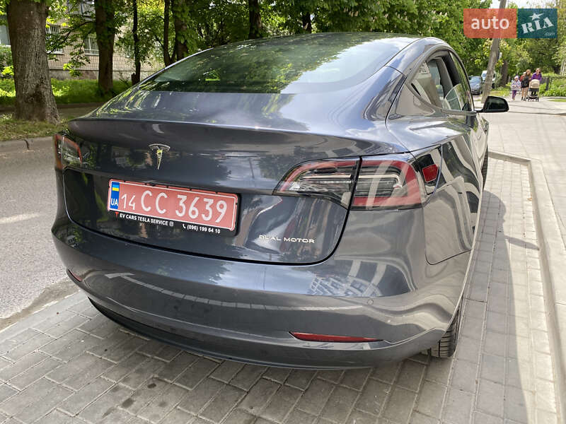 Седан Tesla Model 3 2022 в Ровно
