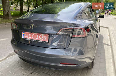 Седан Tesla Model 3 2022 в 