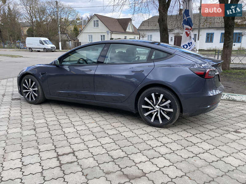 Седан Tesla Model 3 2022 в Ровно