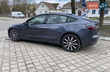 Седан Tesla Model 3 2022 в 