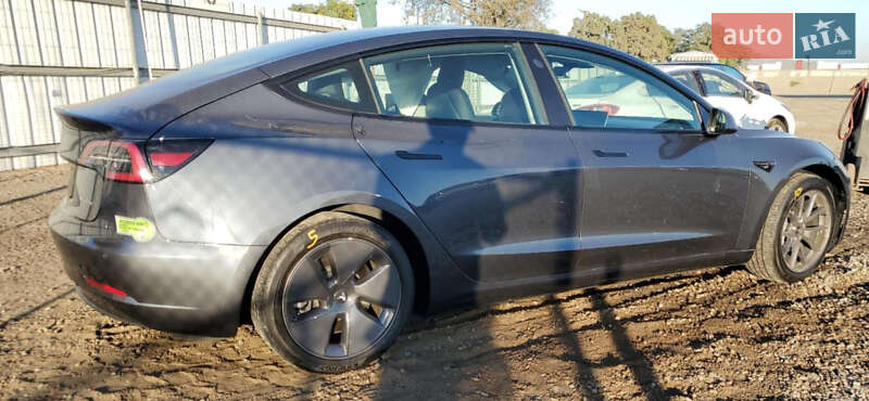 Седан Tesla Model 3 2022 в Ровно