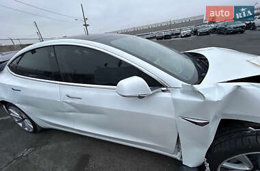 Седан Tesla Model 3 2020 в 
