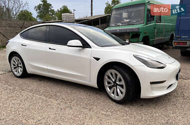Седан Tesla Model 3 2022 в 