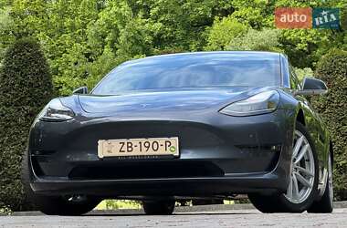 Седан Tesla Model 3 2019 в 