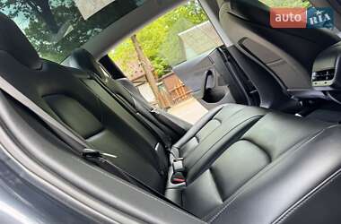 Седан Tesla Model 3 2019 в 