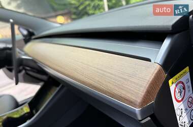 Седан Tesla Model 3 2019 в 