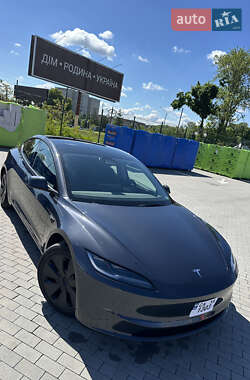 Седан Tesla Model 3 2024 в Умани