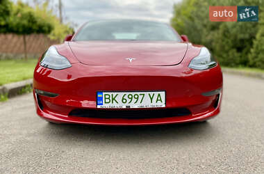 Седан Tesla Model 3 2021 в 