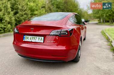 Седан Tesla Model 3 2021 в 