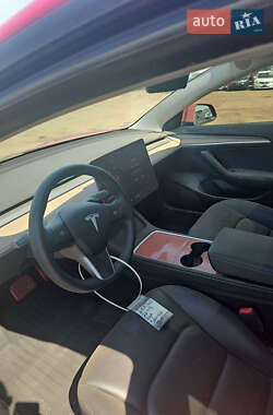 Седан Tesla Model 3 2022 в 